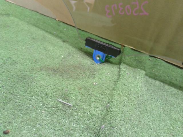 【中古】レクサス IS DAA-AVE30 右フロントドアガラス 68101-53081 自社品番250373 1J7