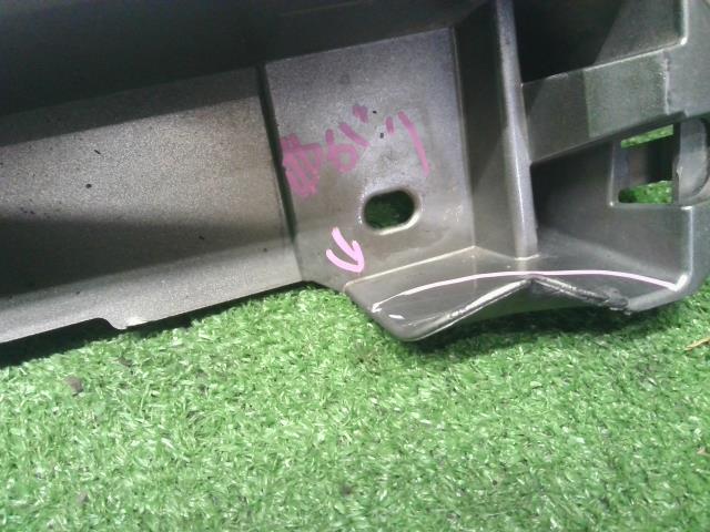 【中古】レクサス IS DAA-AVE30 右サイドステップ スポイラー 75851-53905-B2 自社品番250373 1J7