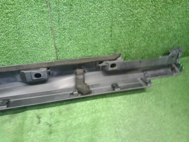 【中古】レクサス IS DAA-AVE30 右サイドステップ スポイラー 75851-53905-B2 自社品番250373 1J7