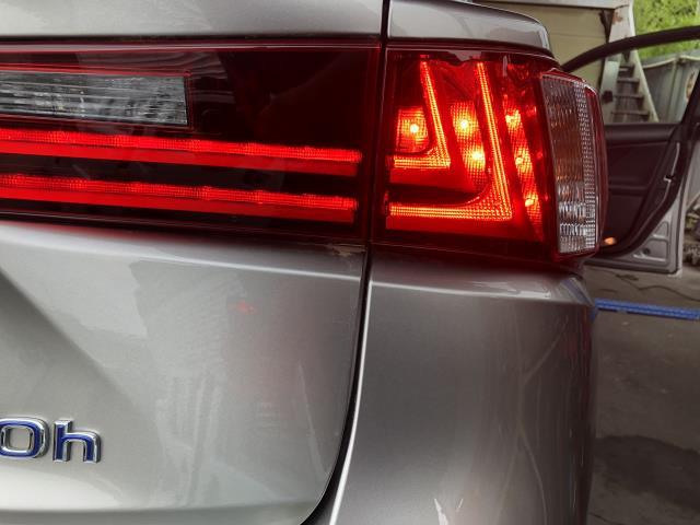 【中古】レクサス IS DAA-AVE30 右テールランプ 内側 81581-53140 自社品番250373 1J7