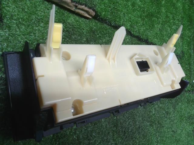 【中古】レクサス IS DAA-AVE30 エアコン AC スイッチパネル 55900-53320 自社品番250373 1J7