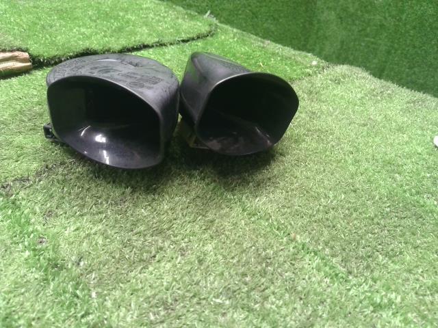 【中古】レクサス IS DAA-AVE30 ホーン 86510-30700 自社品番250373 1J7