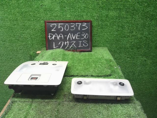 【中古】レクサス IS DAA-AVE30 ルームランプ 81208-53050-B0 自社品番250373 1J7