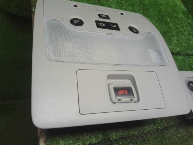 【中古】レクサス IS DAA-AVE30 ルームランプ 81208-53050-B0 自社品番250373 1J7