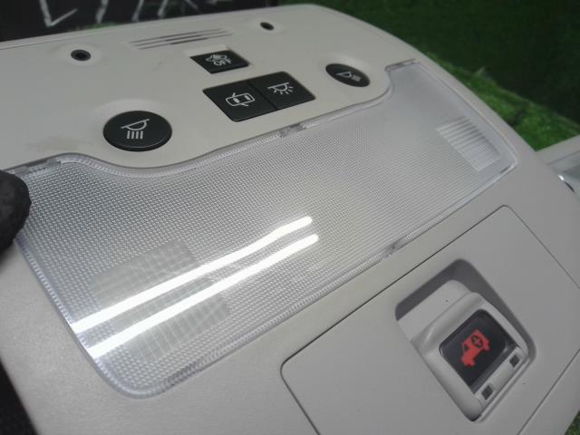 【中古】レクサス IS DAA-AVE30 ルームランプ 81208-53050-B0 自社品番250373 1J7