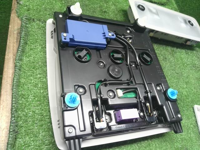 【中古】レクサス IS DAA-AVE30 ルームランプ 81208-53050-B0 自社品番250373 1J7