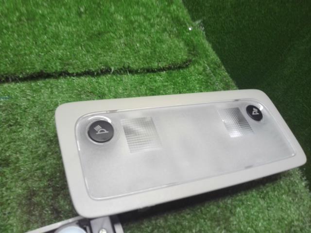 【中古】レクサス IS DAA-AVE30 ルームランプ 81208-53050-B0 自社品番250373 1J7