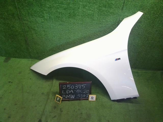 【中古】BMW 3シリーズ LDA-8C20 左フロントフェンダー 41 00 7 438 439 自社品番250375