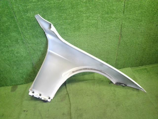 【中古】BMW 3シリーズ LDA-8C20 左フロントフェンダー 41 00 7 438 439 自社品番250375