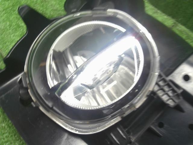 【中古】BMW 3シリーズ LDA-8C20 左フォグランプ ライト 63 17 7 315 559 自社品番250375