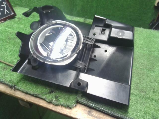 【中古】BMW 3シリーズ LDA-8C20 左フォグランプ ライト 63 17 7 315 559 自社品番250375