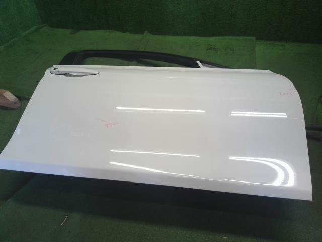 【中古】BMW 3シリーズ LDA-8C20 右フロントドア 41 00 7 298 566 自社品番250375