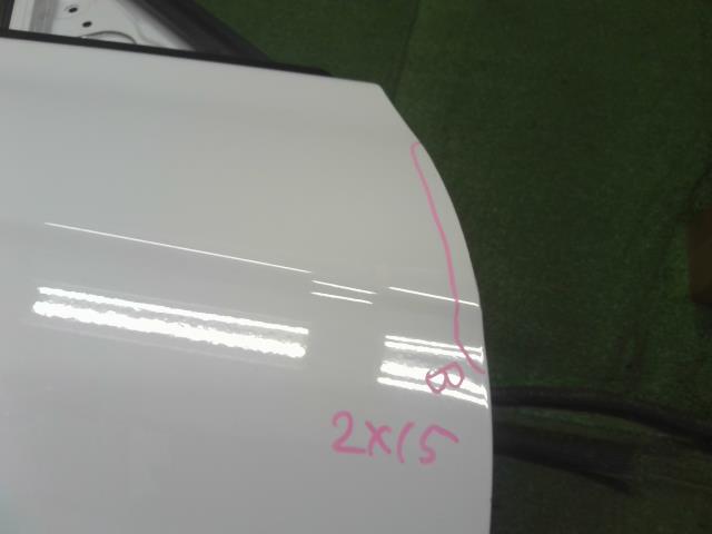 【中古】BMW 3シリーズ LDA-8C20 右フロントドア 41 00 7 298 566 自社品番250375