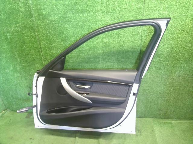 【中古】BMW 3シリーズ LDA-8C20 右フロントドア 41 00 7 298 566 自社品番250375