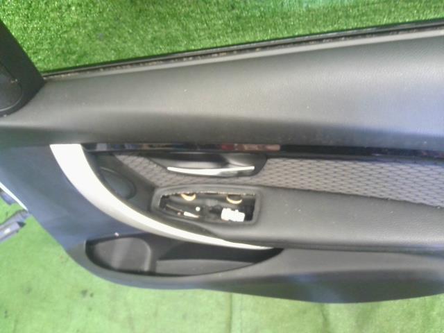 【中古】BMW 3シリーズ LDA-8C20 右フロントドア 41 00 7 298 566 自社品番250375