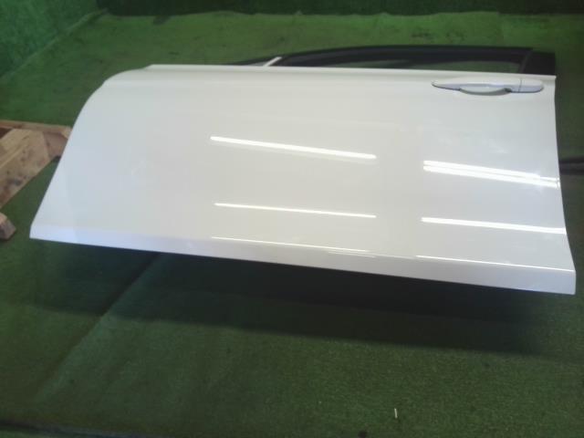 【中古】BMW 3シリーズ LDA-8C20 左フロントドア 41 00 9 628 763 自社品番250375