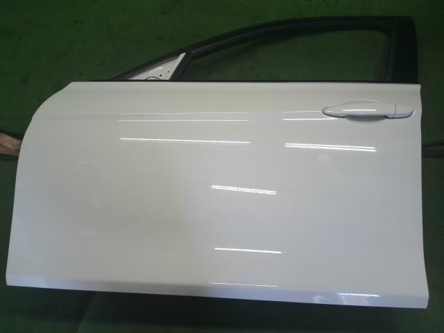 【中古】BMW 3シリーズ LDA-8C20 左フロントドア 41 00 9 628 763 自社品番250375
