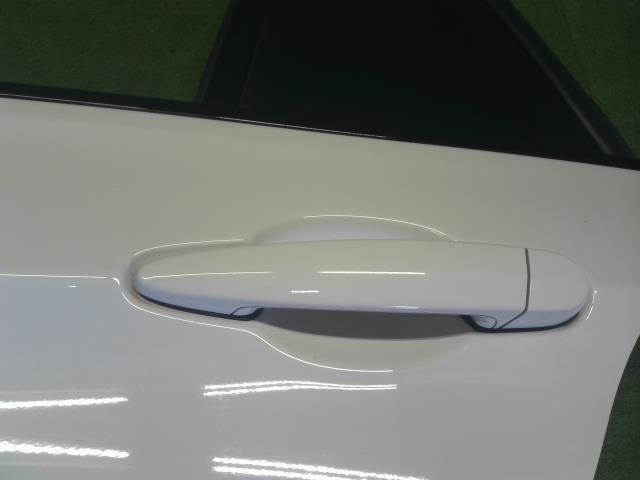 【中古】BMW 3シリーズ LDA-8C20 左リアドア 41 00 7 298 525 自社品番250375