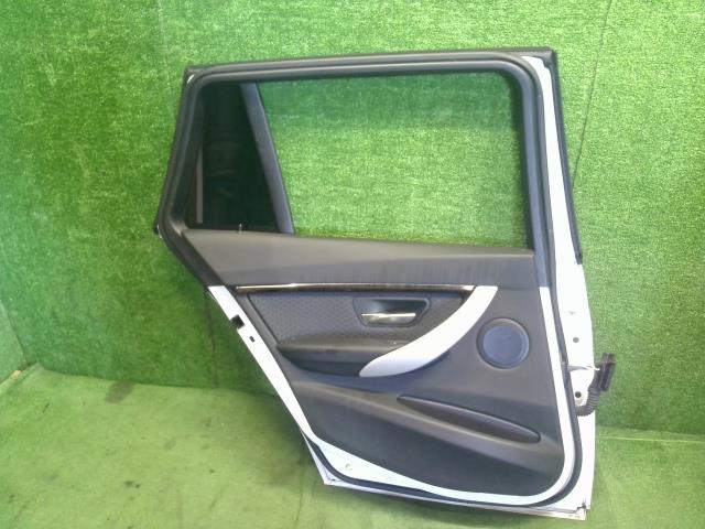 【中古】BMW 3シリーズ LDA-8C20 左リアドア 41 00 7 298 525 自社品番250375