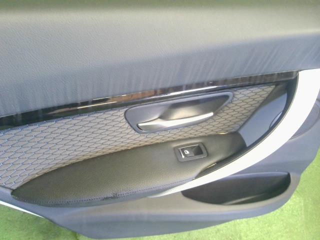 【中古】BMW 3シリーズ LDA-8C20 左リアドア 41 00 7 298 525 自社品番250375