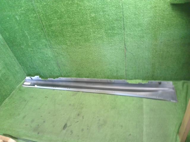 【中古】BMW 3シリーズ LDA-8C20 左サイドステップ スポイラー 51 77 8 056 579 自社品番250375