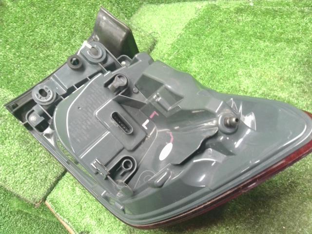 【中古】BMW 3シリーズ LDA-8C20 左テールランプ セット 63 21 7 372 209 自社品番250375