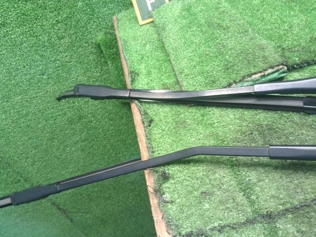 【中古】BMW 3シリーズ LDA-8C20 フロントワイパーアーム 61 61 9 465 076 自社品番250375