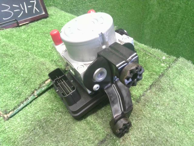 【中古】BMW 3シリーズ LDA-8C20 ＡＢＳアクチュエーター 34 51 6 897 117 自社品番250375
