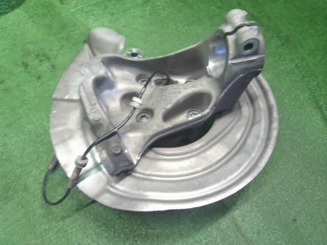 【中古】BMW 3シリーズ LDA-8C20 左フロントナックルハブ 31 21 6 792 287 自社品番250375