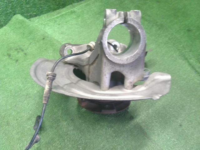 【中古】BMW 3シリーズ LDA-8C20 左フロントナックルハブ 31 21 6 792 287 自社品番250375