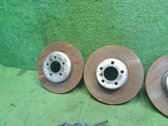 【中古】BMW 3シリーズ LDA-8C20 キャリパー ディスクローターセット 34 11 6 799 466 自社品番250375