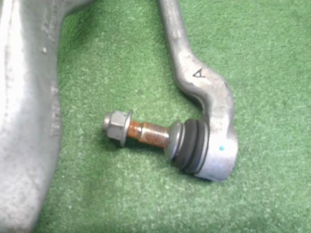 【中古】BMW 3シリーズ LDA-8C20 左フロントロアアーム 31 12 6 852 991 自社品番250375