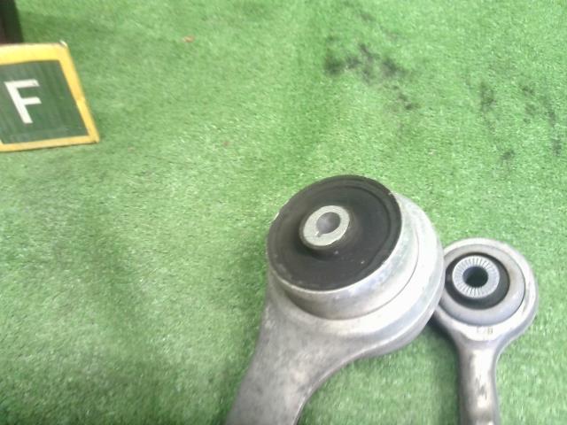 【中古】BMW 3シリーズ LDA-8C20 左フロントロアアーム 31 12 6 852 991 自社品番250375