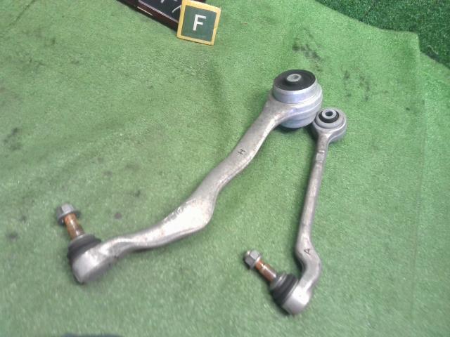 【中古】BMW 3シリーズ LDA-8C20 左フロントロアアーム 31 12 6 852 991 自社品番250375