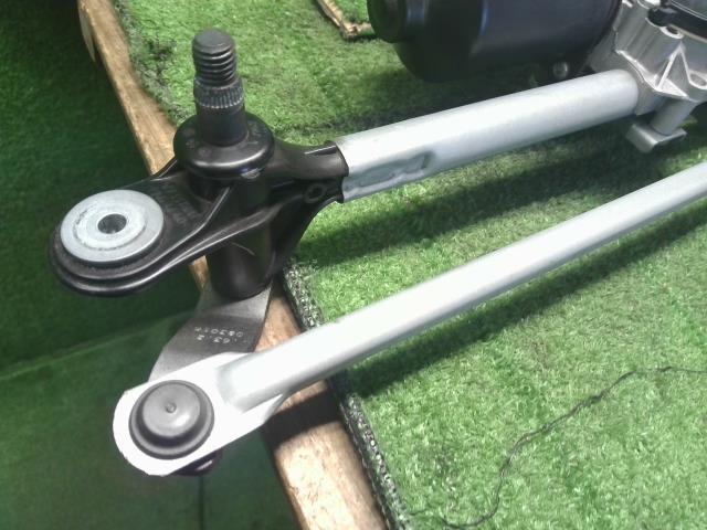 【中古】BMW 3シリーズ LDA-8C20 フロントワイパーモーター 61 61 7 260 489 自社品番250375