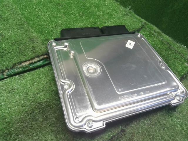 【中古】BMW 3シリーズ LDA-8C20 エンジンコンピューター ECU 8 589 145 01 自社品番250375