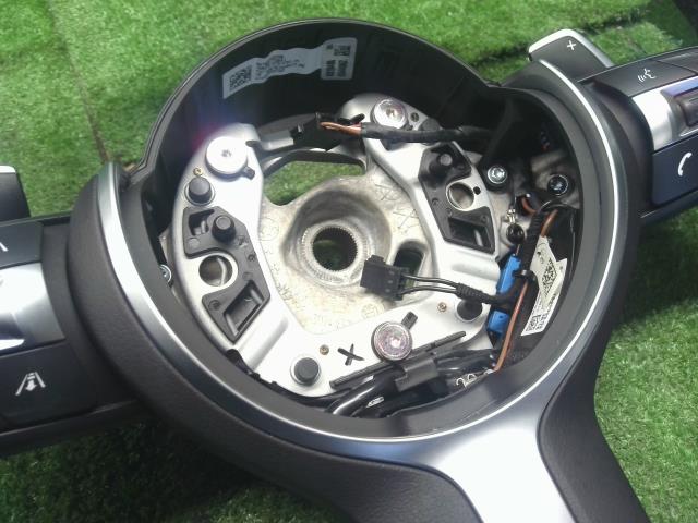 【中古】BMW 3シリーズ LDA-8C20 ステアリングホイール ハンドル 32 30 7 850 404 自社品番250375