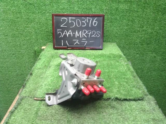 【中古】ハスラー 5AA-MR92S ＡＢＳアクチュエーター 56130-59SD0 自社品番250376 ZYW