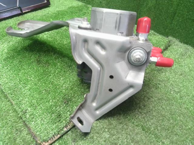 【中古】ハスラー 5AA-MR92S ＡＢＳアクチュエーター 56130-59SD0 自社品番250376 ZYW