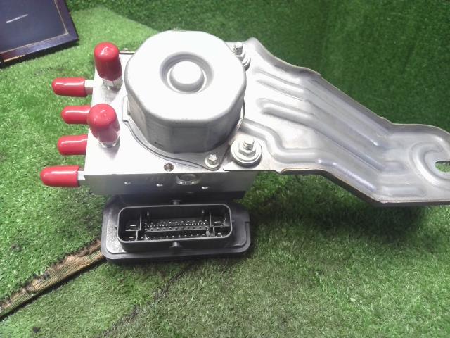 【中古】ハスラー 5AA-MR92S ＡＢＳアクチュエーター 56130-59SD0 自社品番250376 ZYW