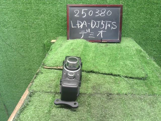 【中古】デミオ LDA-DJ5FS コマンドスイッチ ナビスイッチ D09H-66-CM0 自社品番250380 44J