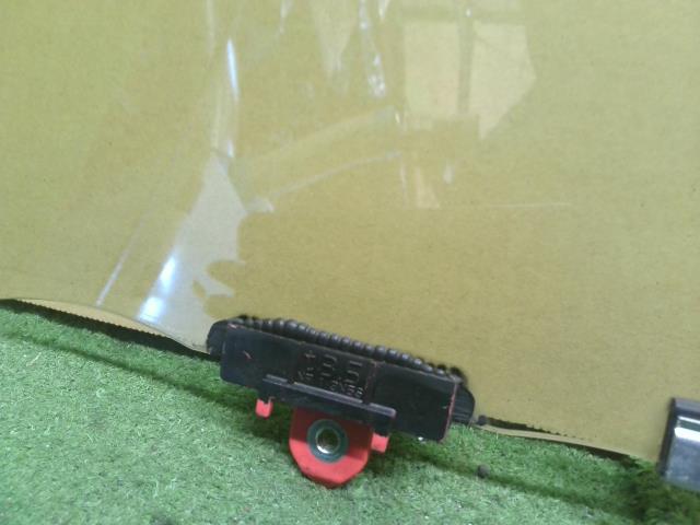 【中古】ラクティス DBA-NCP120 右フロントドアガラス 68110-52420 自社品番250381 3P0