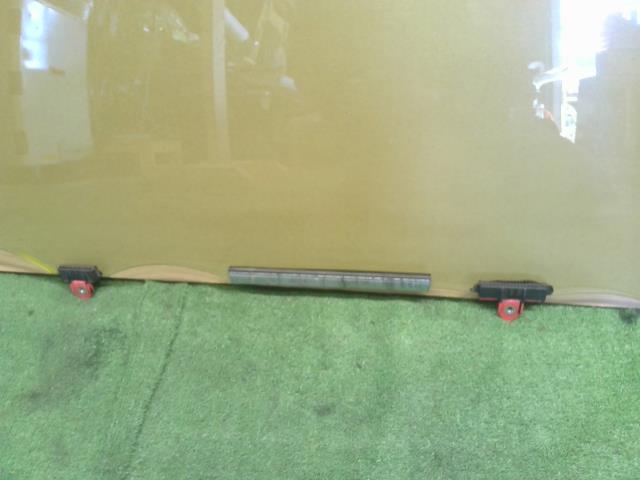 【中古】ラクティス DBA-NCP120 右フロントドアガラス 68110-52420 自社品番250381 3P0