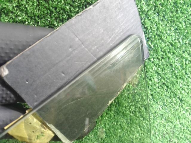 【中古】ラクティス DBA-NCP120 右フロントドアガラス 68110-52420 自社品番250381 3P0