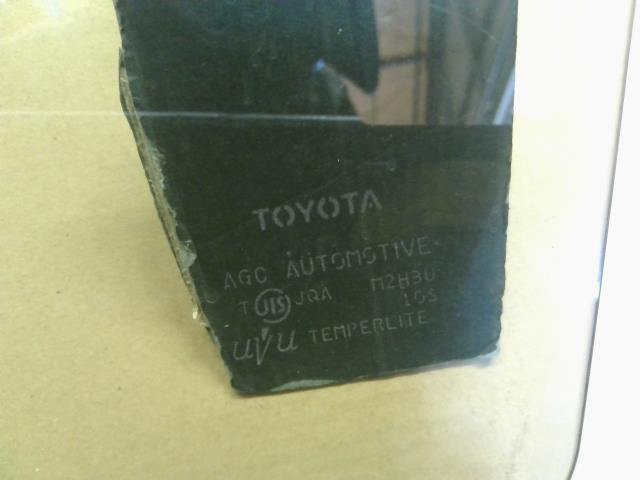 【中古】ラクティス DBA-NCP120 右フロントドアガラス 68110-52420 自社品番250381 3P0