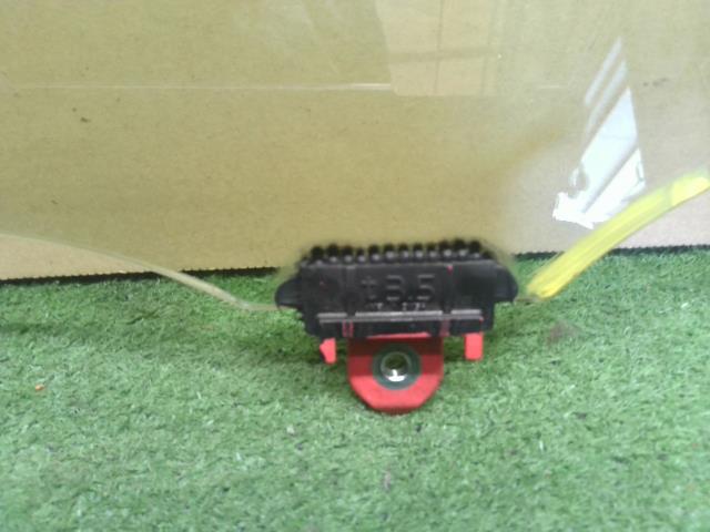 【中古】ラクティス DBA-NCP120 右フロントドアガラス 68110-52420 自社品番250381 3P0