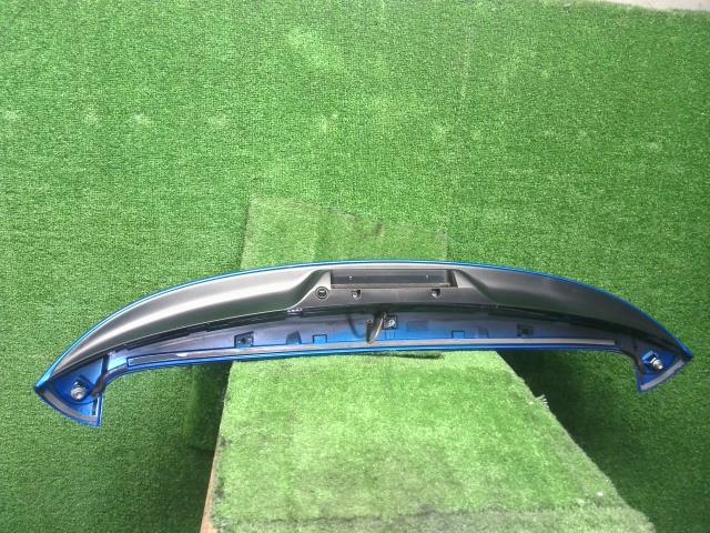 【中古】スイフト 4BA-ZC33S リアゲート バックドアスポイラー 83900-52R11-ZWG 自社品番250383 ZWG