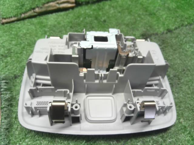 【中古】スイフト 4BA-ZC33S ルームランプ 36210-62R00-6GS 自社品番250383 ZWG