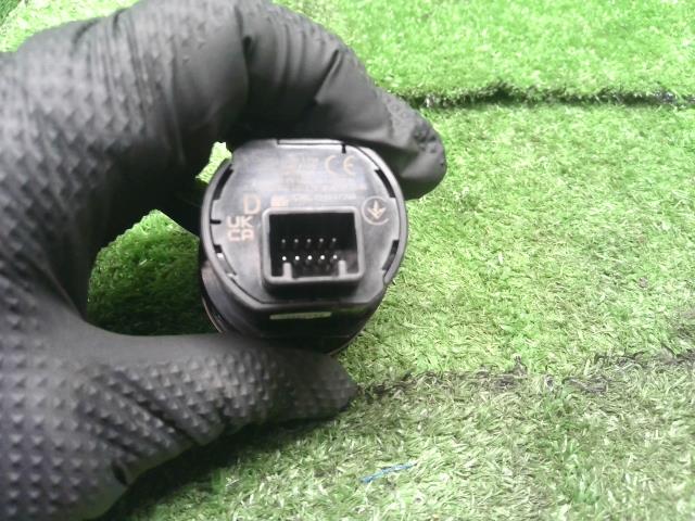 【中古】スイフト 4BA-ZC33S イグニッションスイッチ プッシュ エンジンスタート 37290-81P03 自社品番250383 ZWG