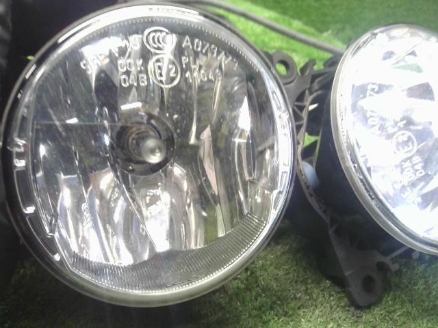 【中古】ルノー カングー ABA-KWK4M 左右 フォグランプ ライト 261500097R 自社品番250404